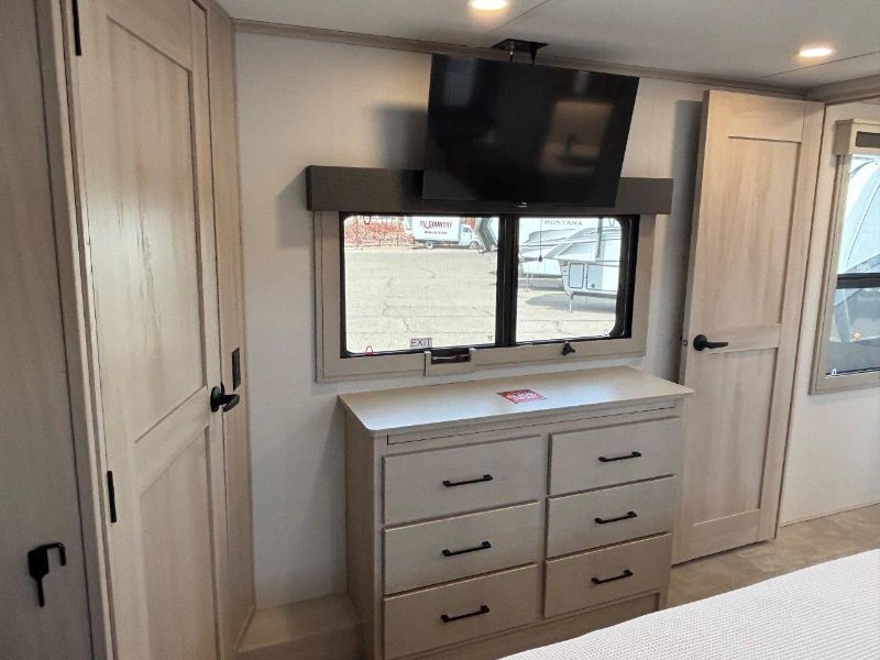 2025 Grand Design Solitude 388MBS - Image 37
