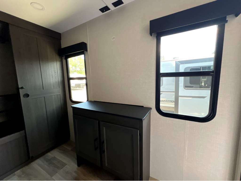 2026 VENTURE RV STRATUS 302VBH - Image 22