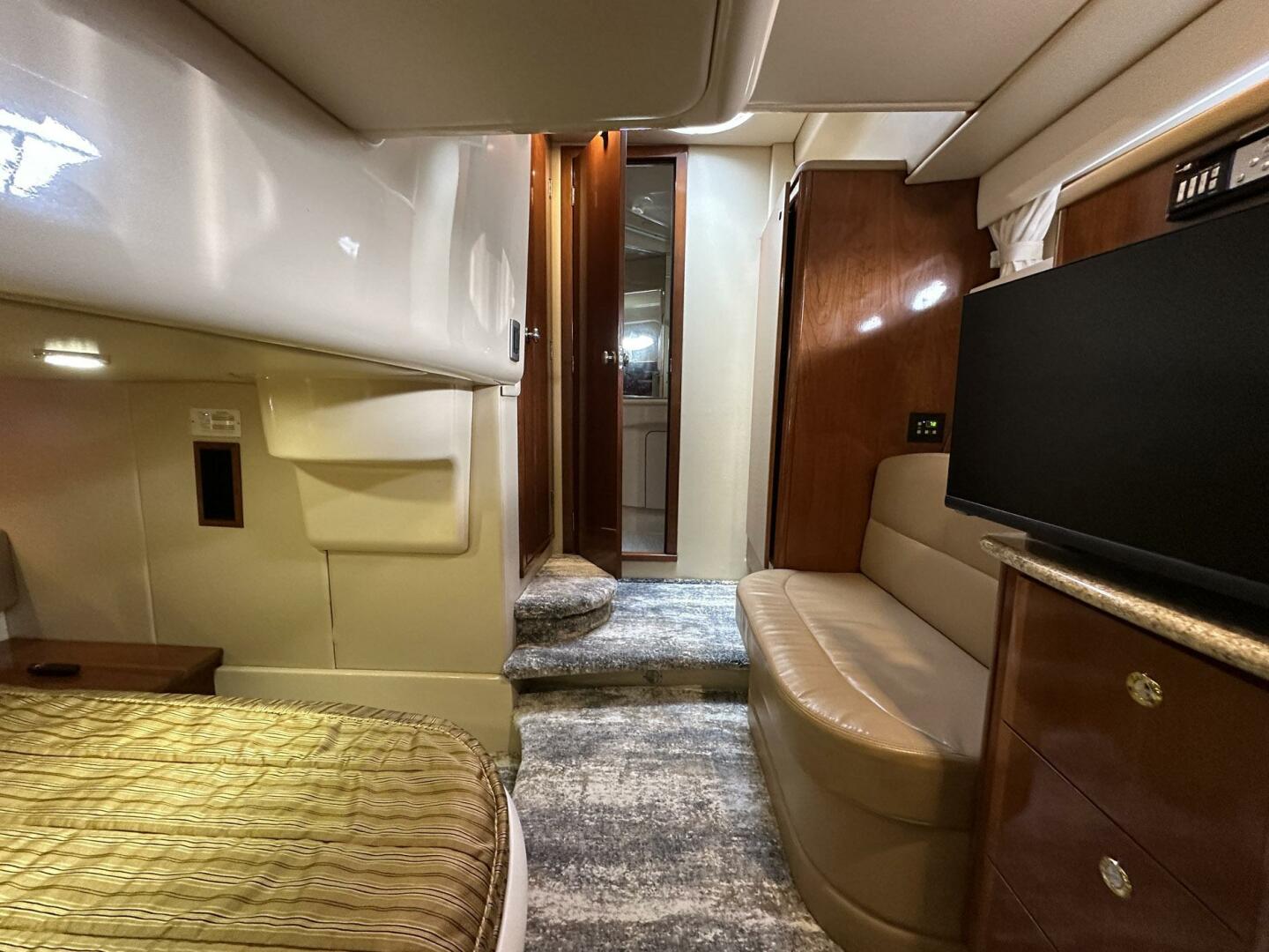 2007 Meridian 411 Sedan Bridge - Image 15