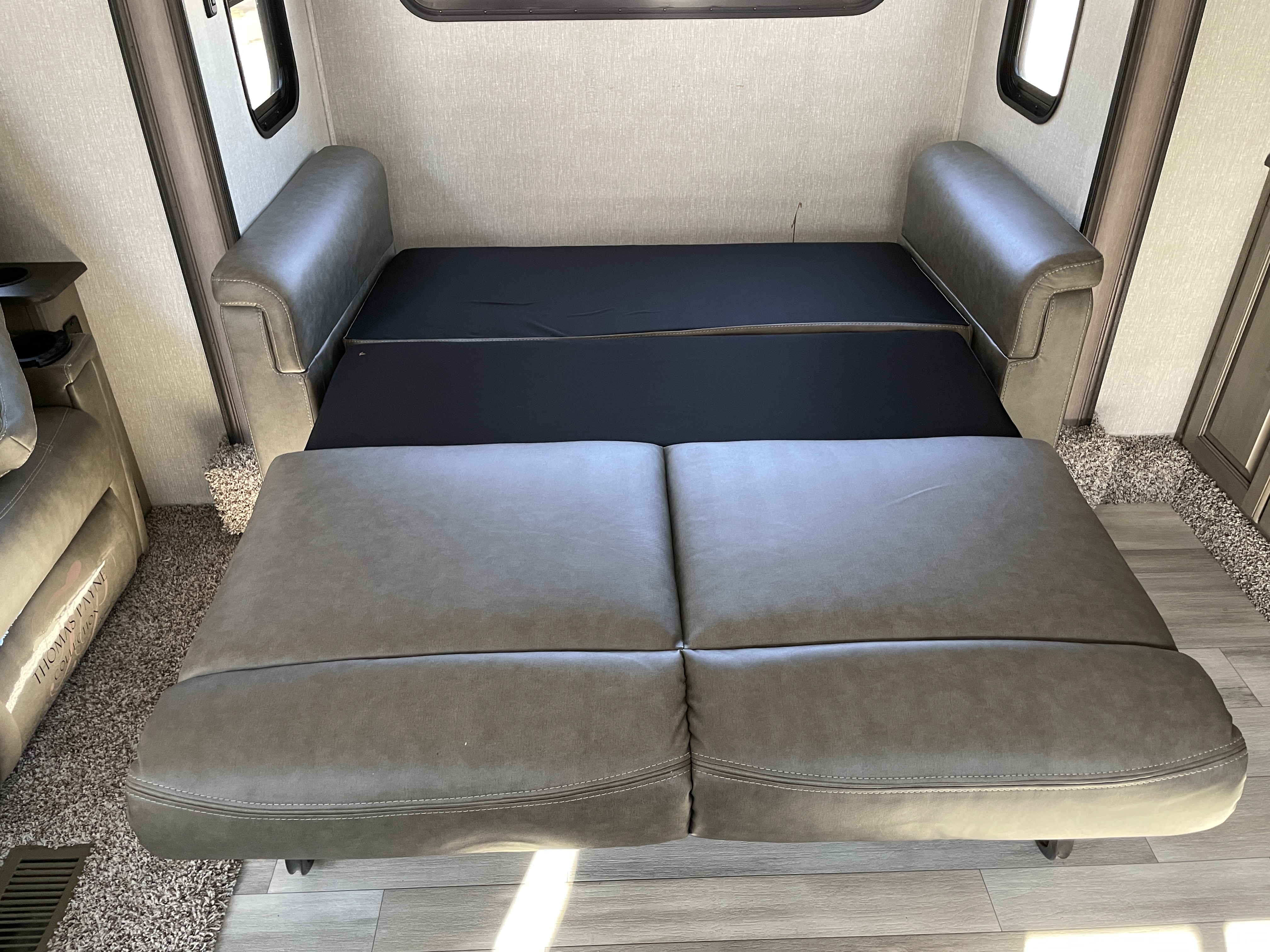 2022 Coachmen Chaparral 334FL - Image 10