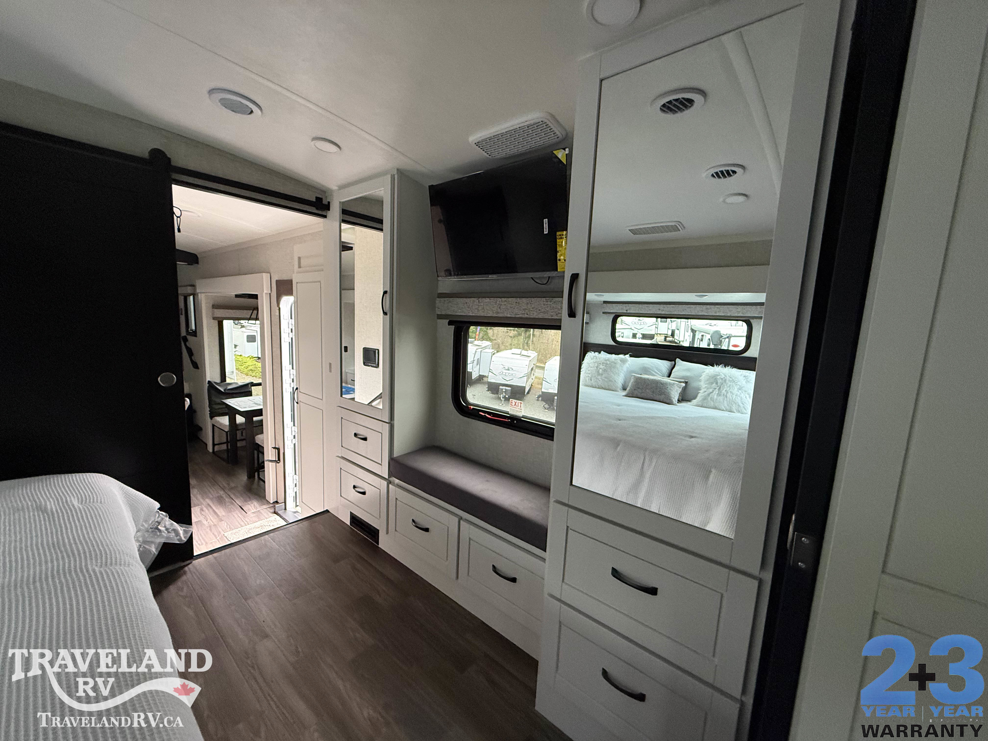 2025 Jayco North Point 382FLRB - Image 17