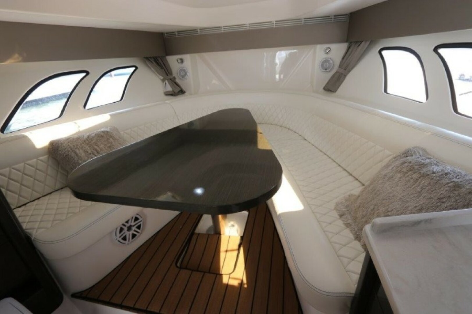 2019 Intrepid 475 Sport Yacht - Image 39