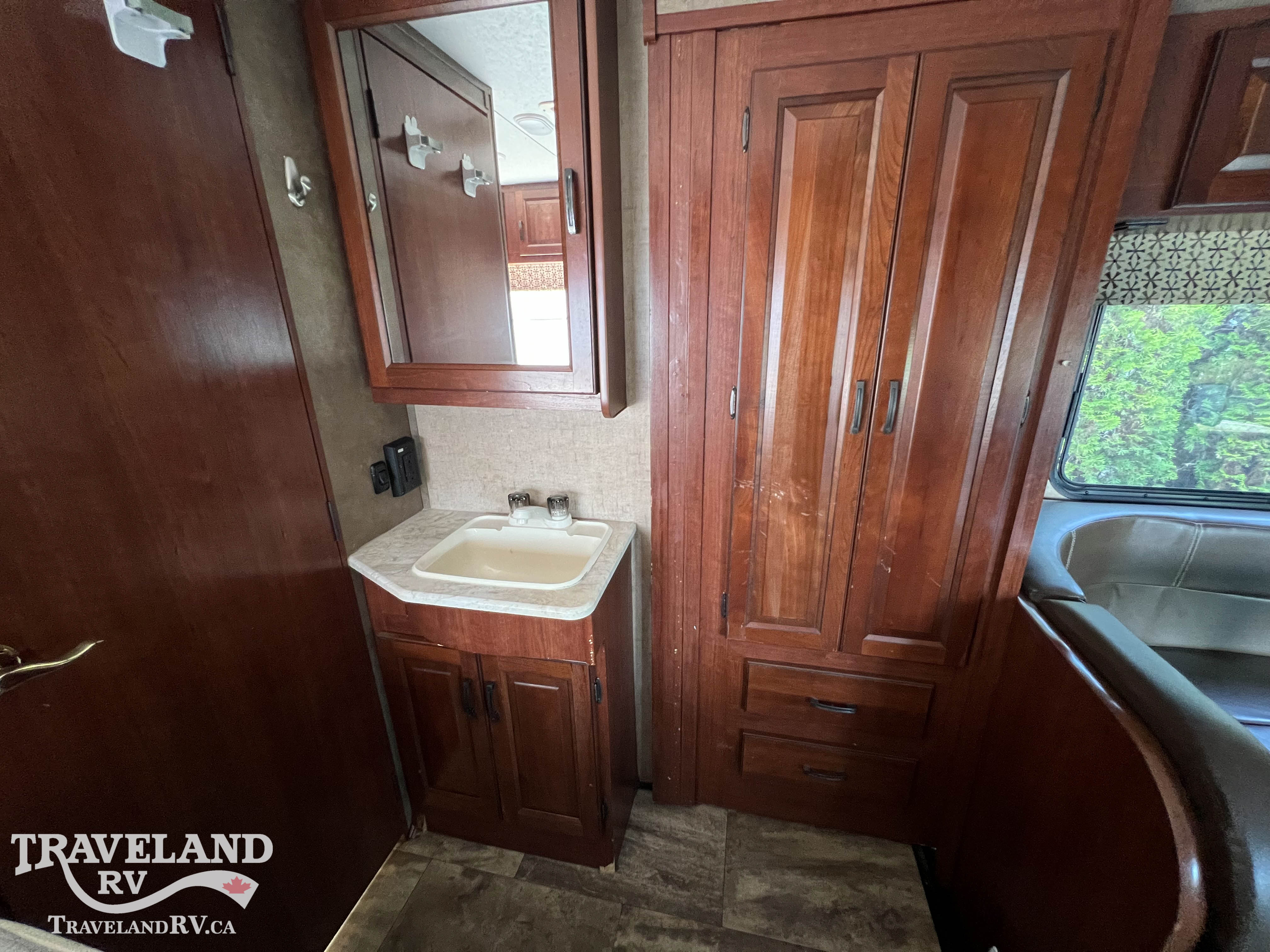 2016 Forest River SUNSEEKER 229OCD - Image 16