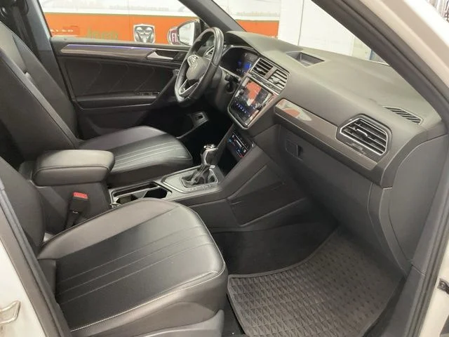 2022 Volkswagen Tiguan Utility 4D SE R-Line Black 2WD - Image 27