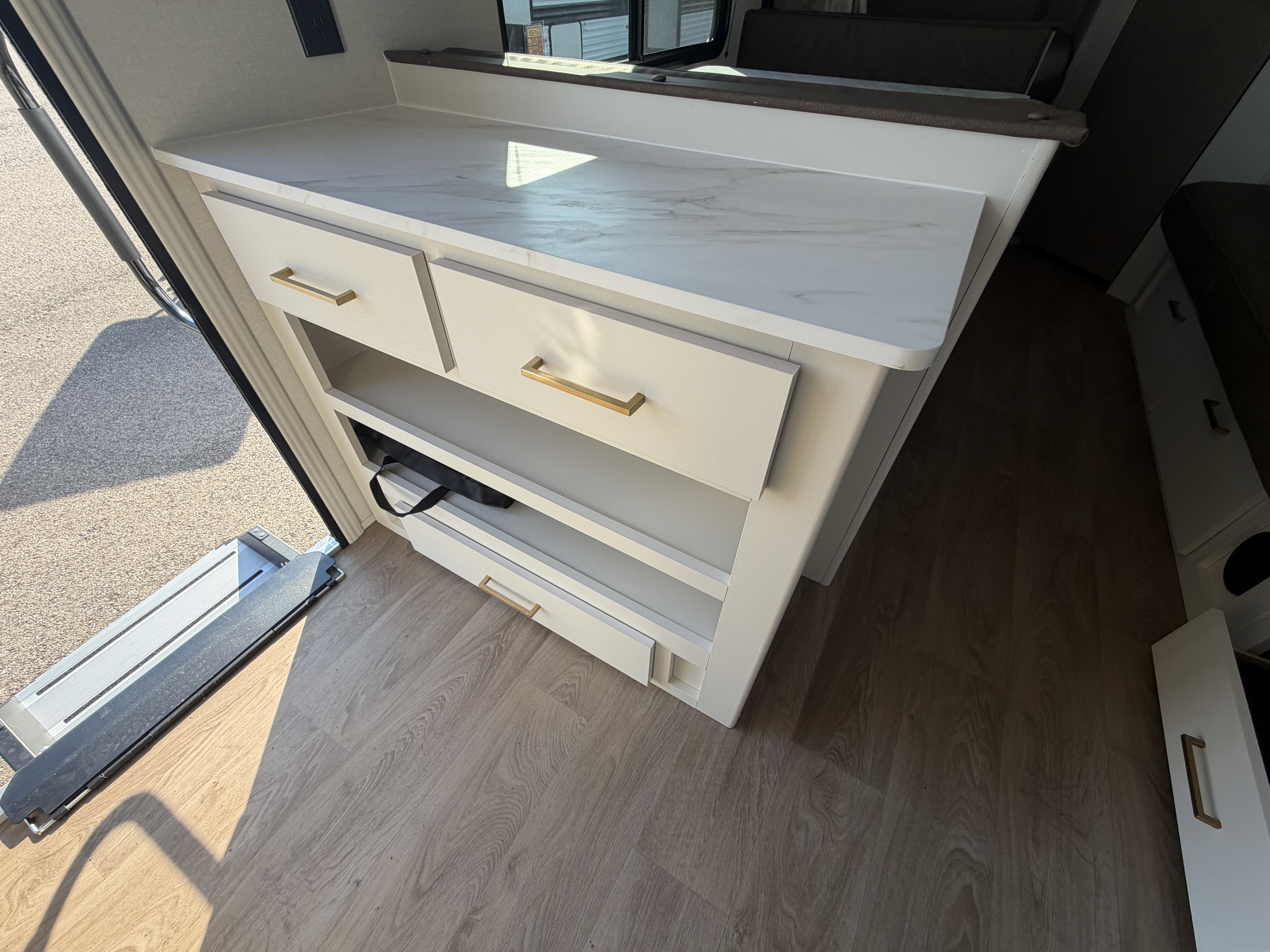 2027 GRAND DESIGN TRANSCEND 24BHX - Image 22