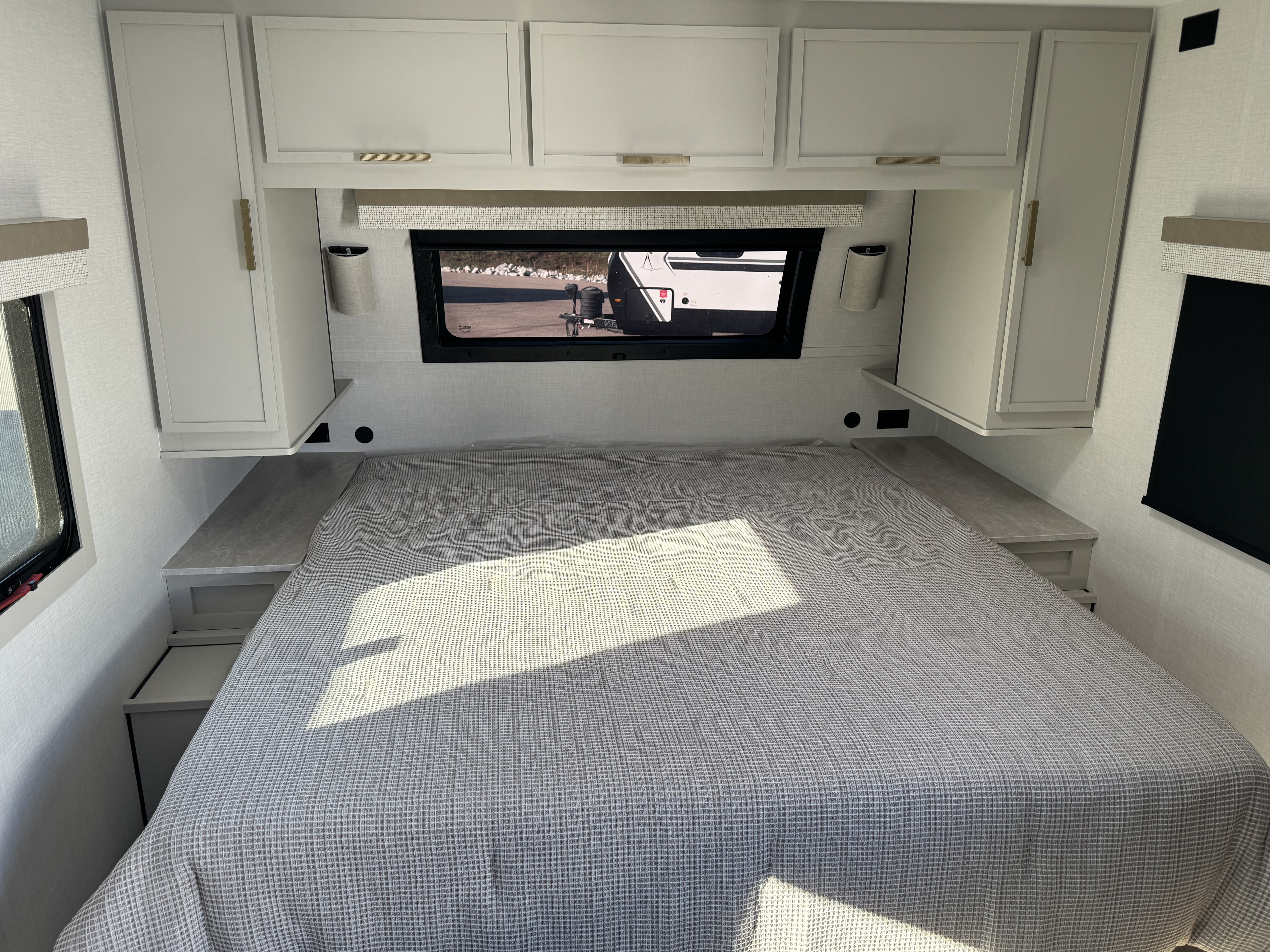 2027 VENTURE RV STRATUS 231VRK - Image 17