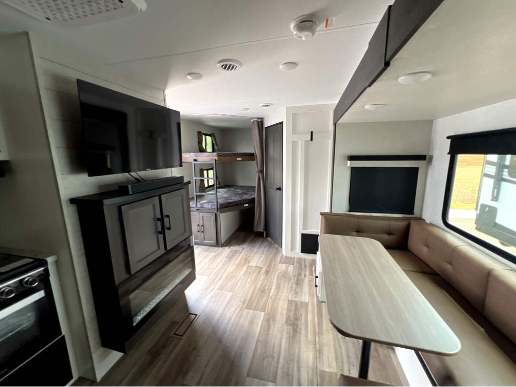 2026 VENTURE RV SPORTTREK 261VBH - Image 6