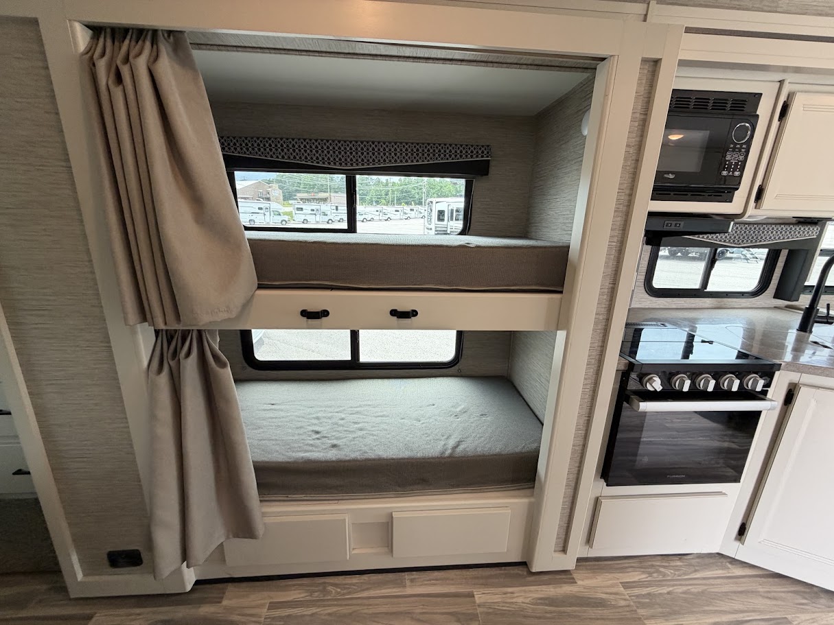 2023 THOR MOTOR COACH ACE 32B - Image 23