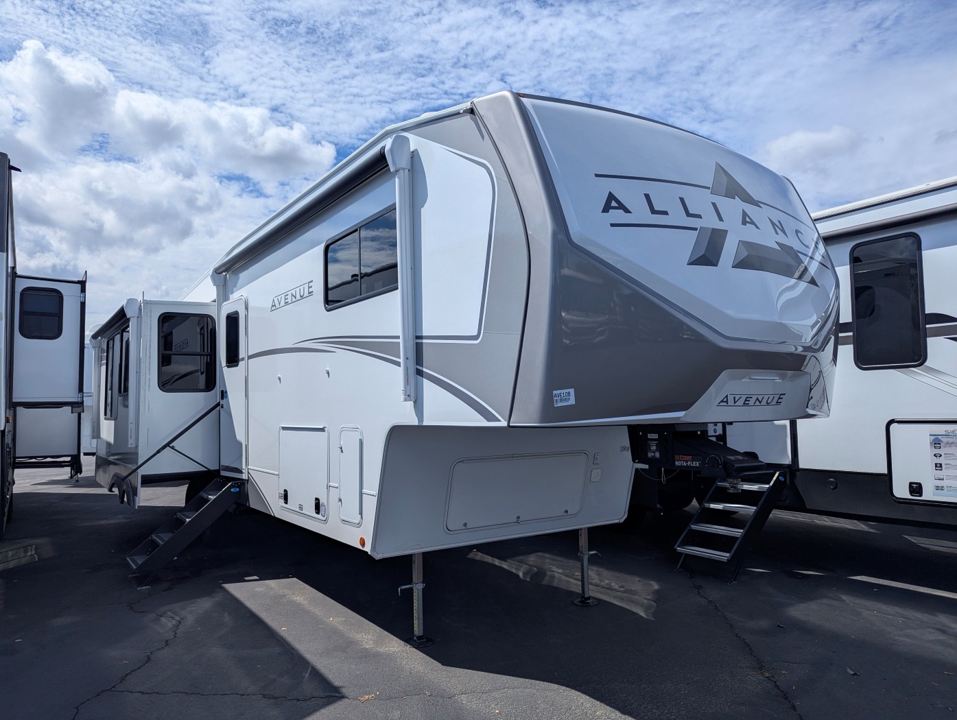 2026 Alliance RV Avenue 35RKS - Image 1