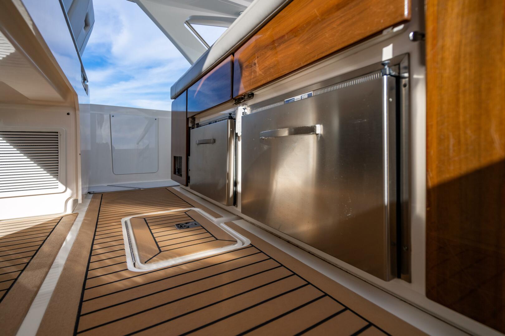 2022 Tiara Yachts 43 LS - Image 51