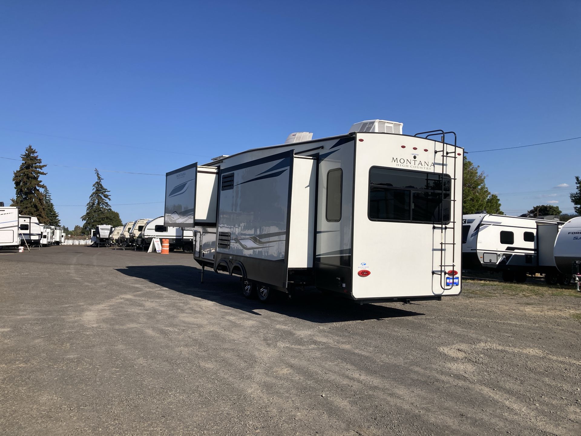 2022 Keystone Montana High Country 295RL - Image 17