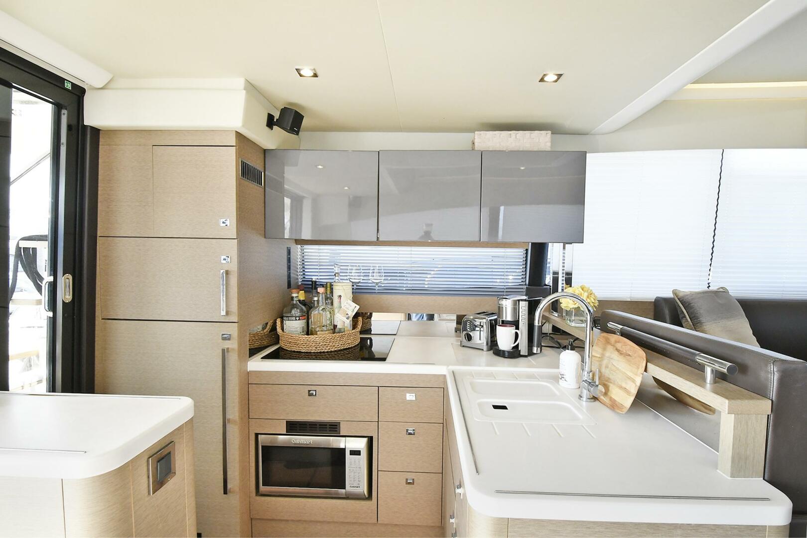 2018 Prestige 560 Fly - Image 28
