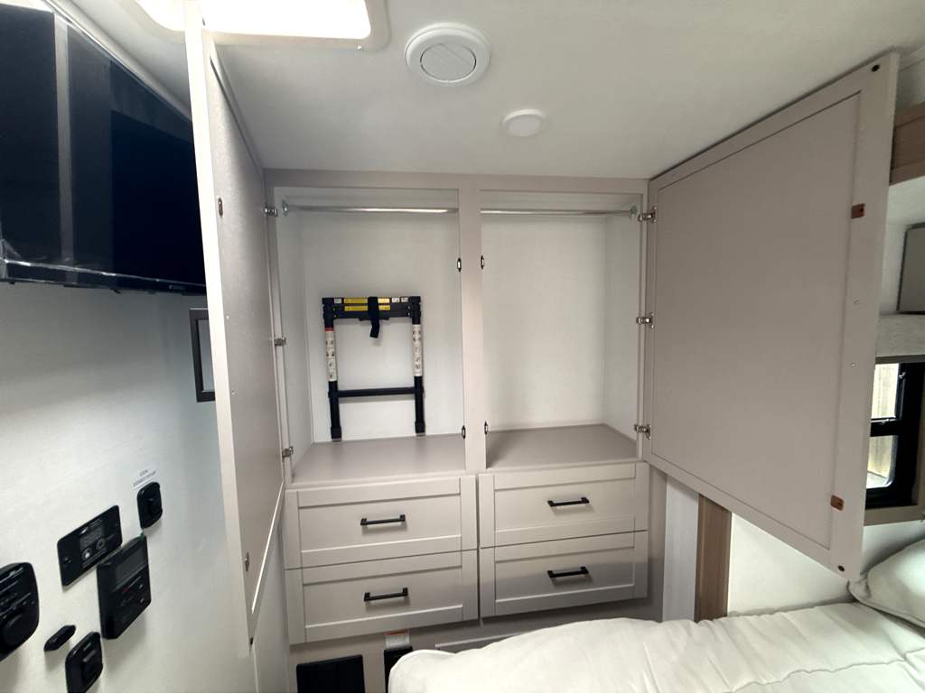 2027 ENTEGRA COACH ODYSSEY 24B - Image 15