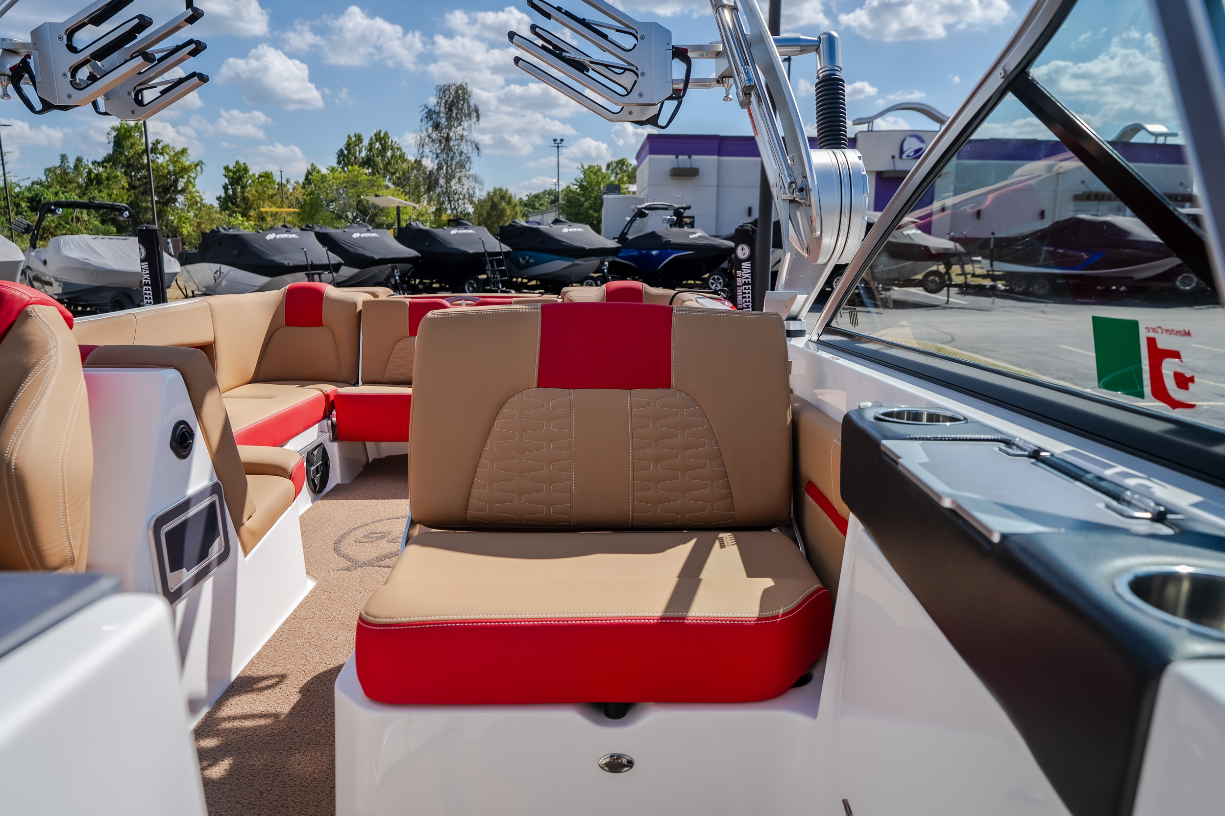 2020 MasterCraft X26 - Image 25