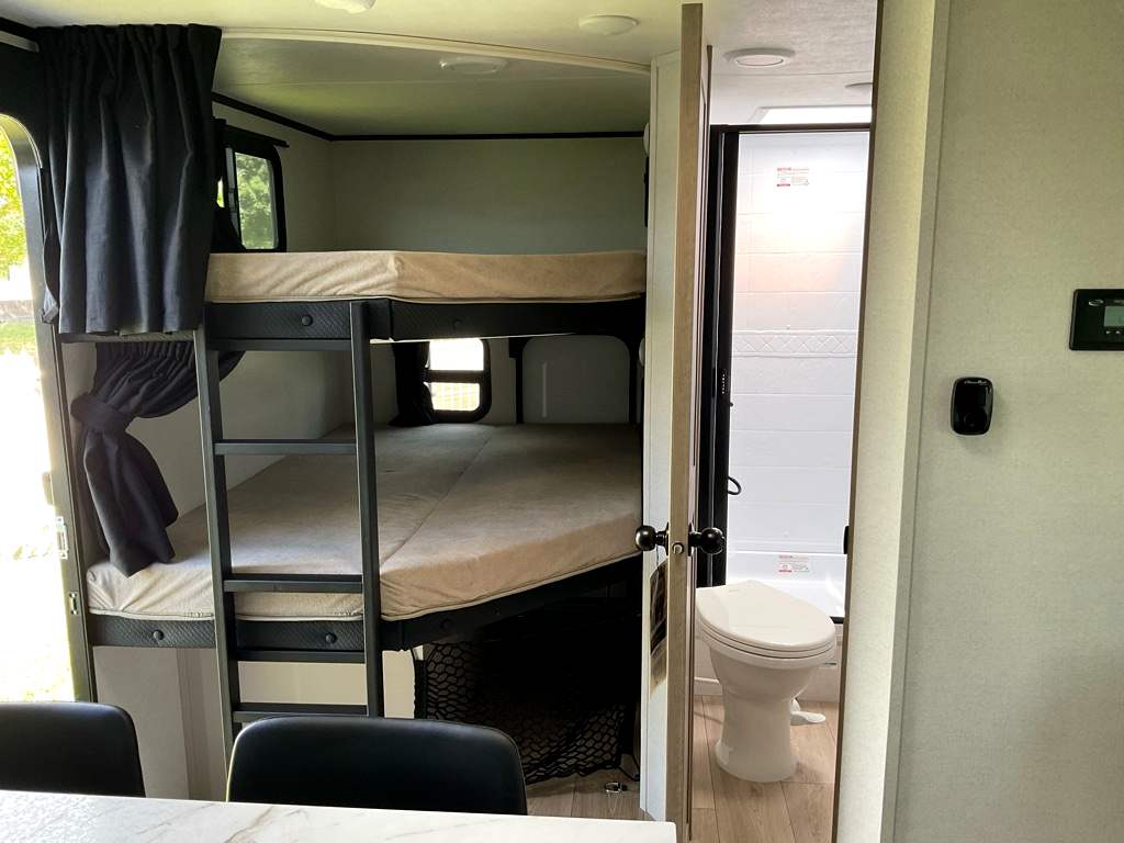 2027 JAYCO Jay Feather 25BH - Image 21