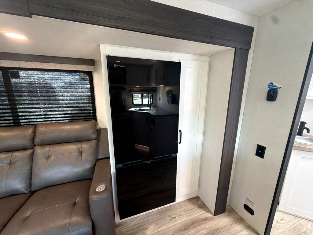 2027 VENTURE RV SIENNA 241VRD - Image 26