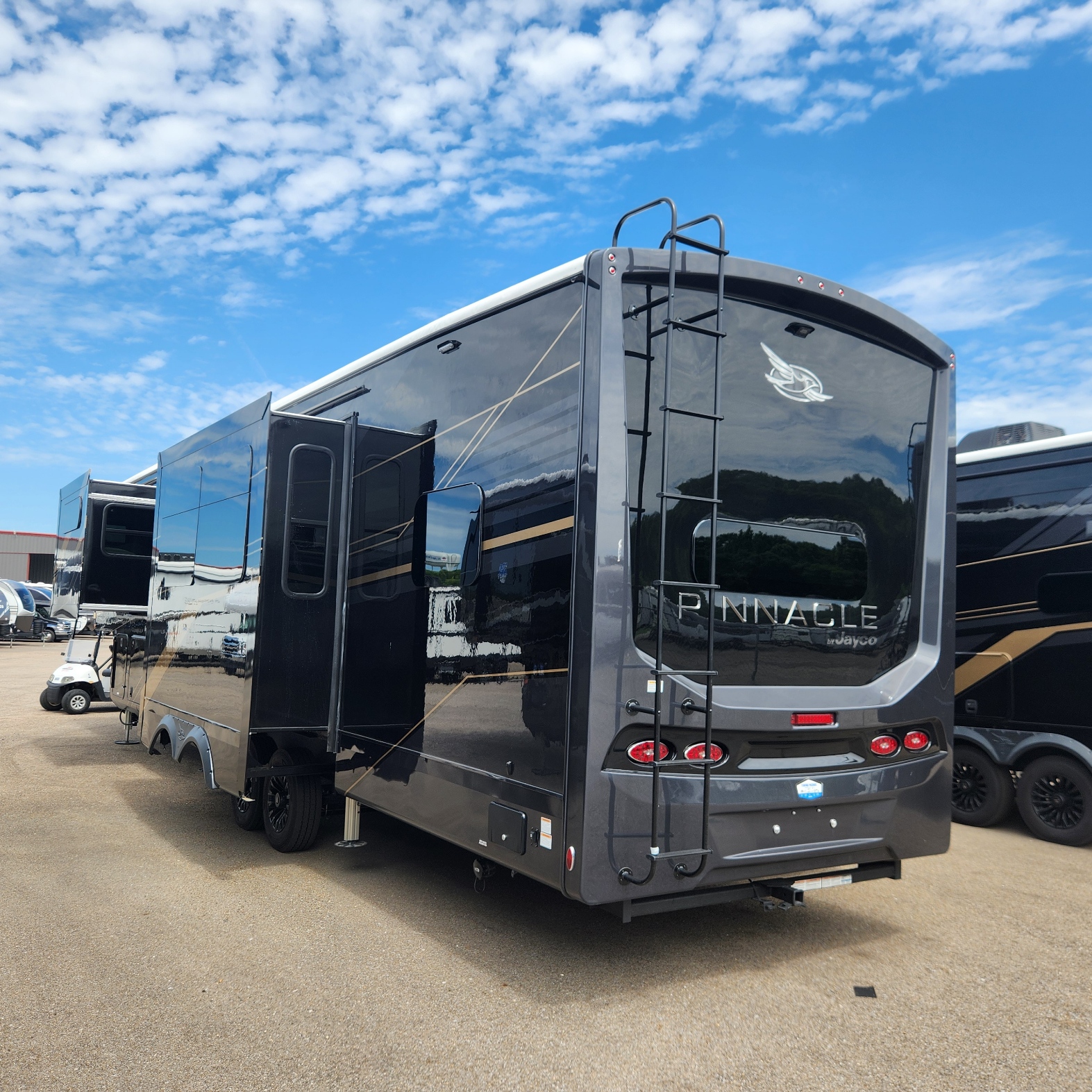 2026 JAYCO PINNACLE 38FBRK - Image 3