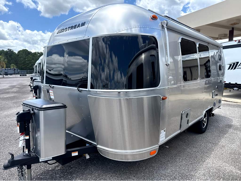 2026 AIRSTREAM CARAVEL 20FB - Image 2