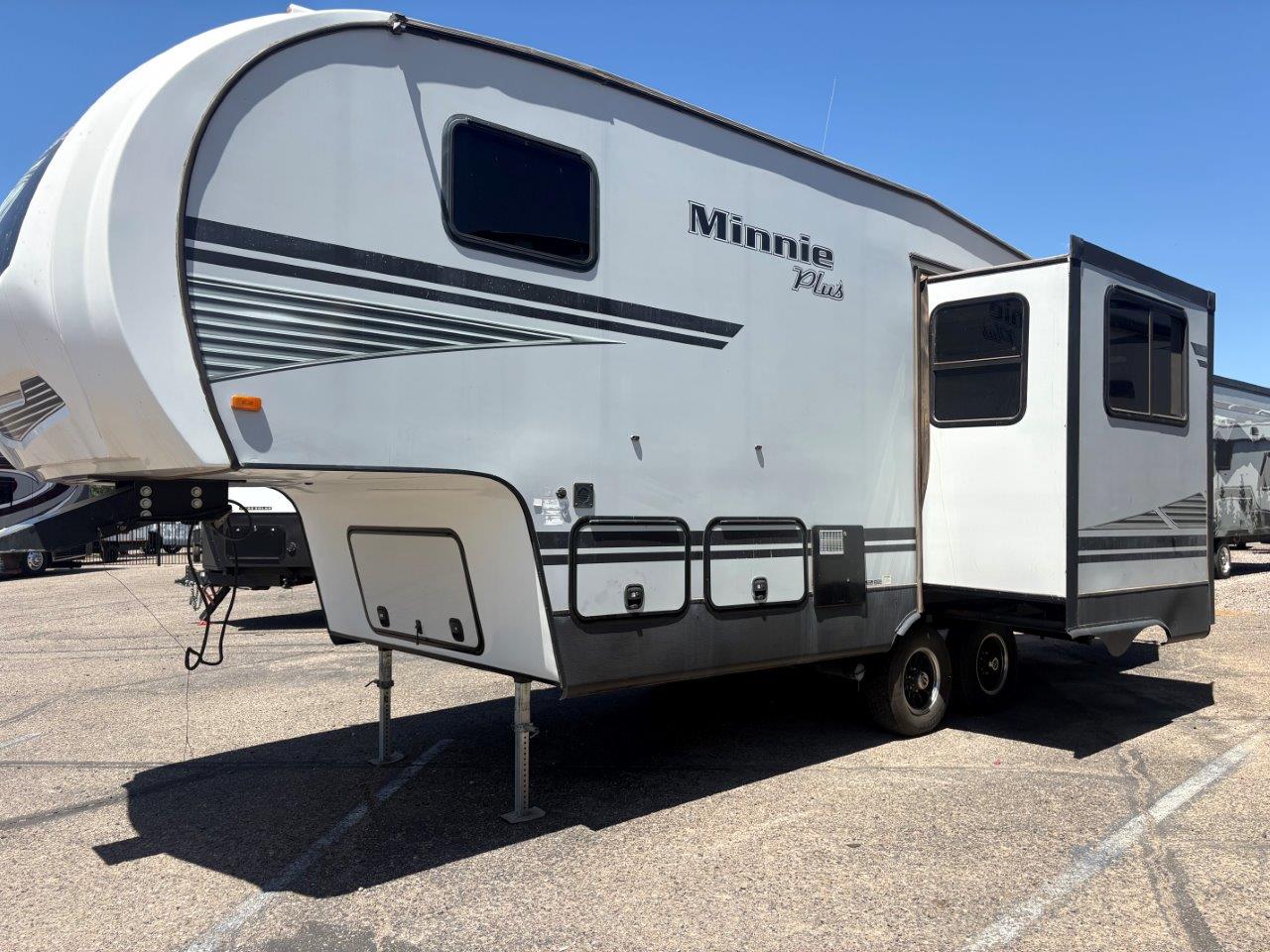 2019 Winnebago Minnie Plus 25RKS - Image 2