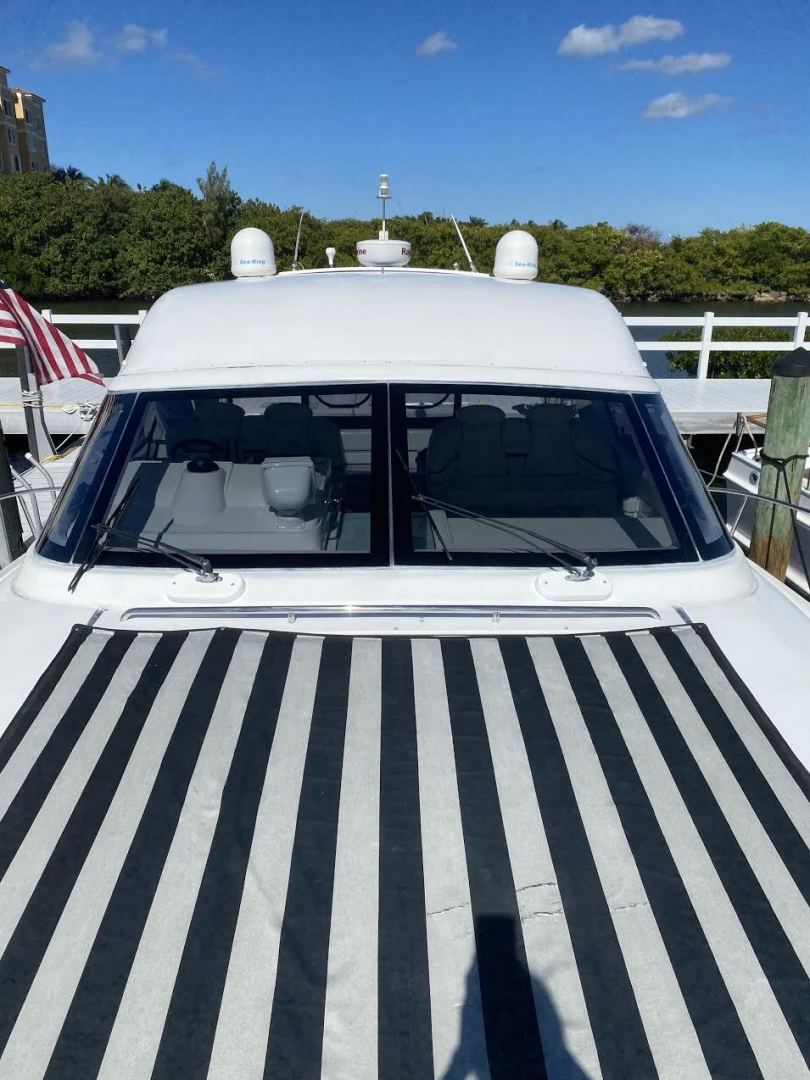 2000 Carver Trojan 440 Express - Image 8