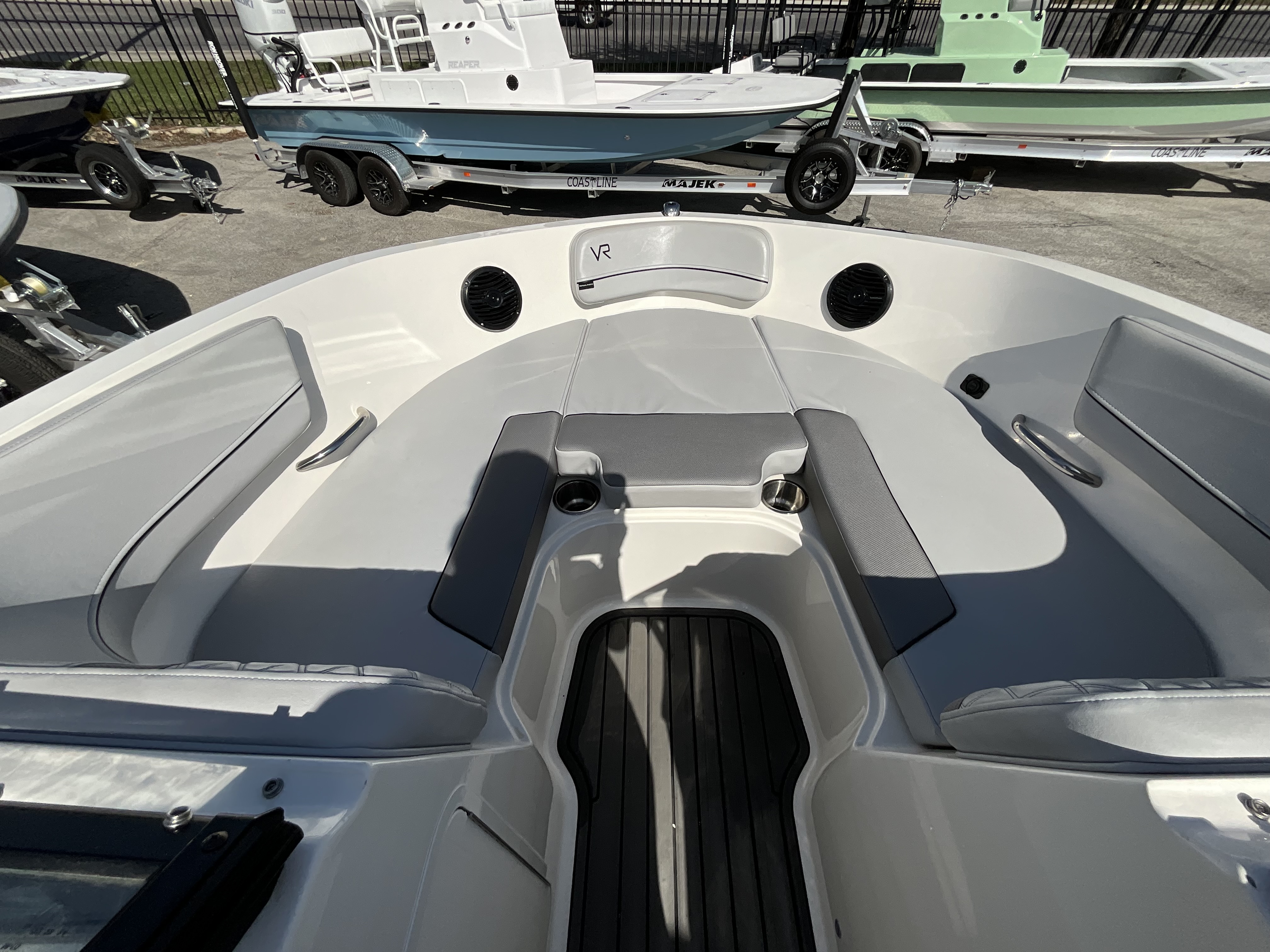 2022 Bayliner VR5 Base - Image 18