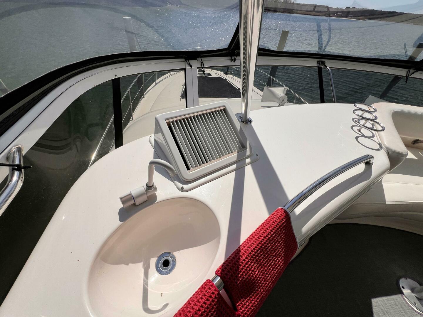 2004 Sea Ray 480 Sedan Bridge - Image 11