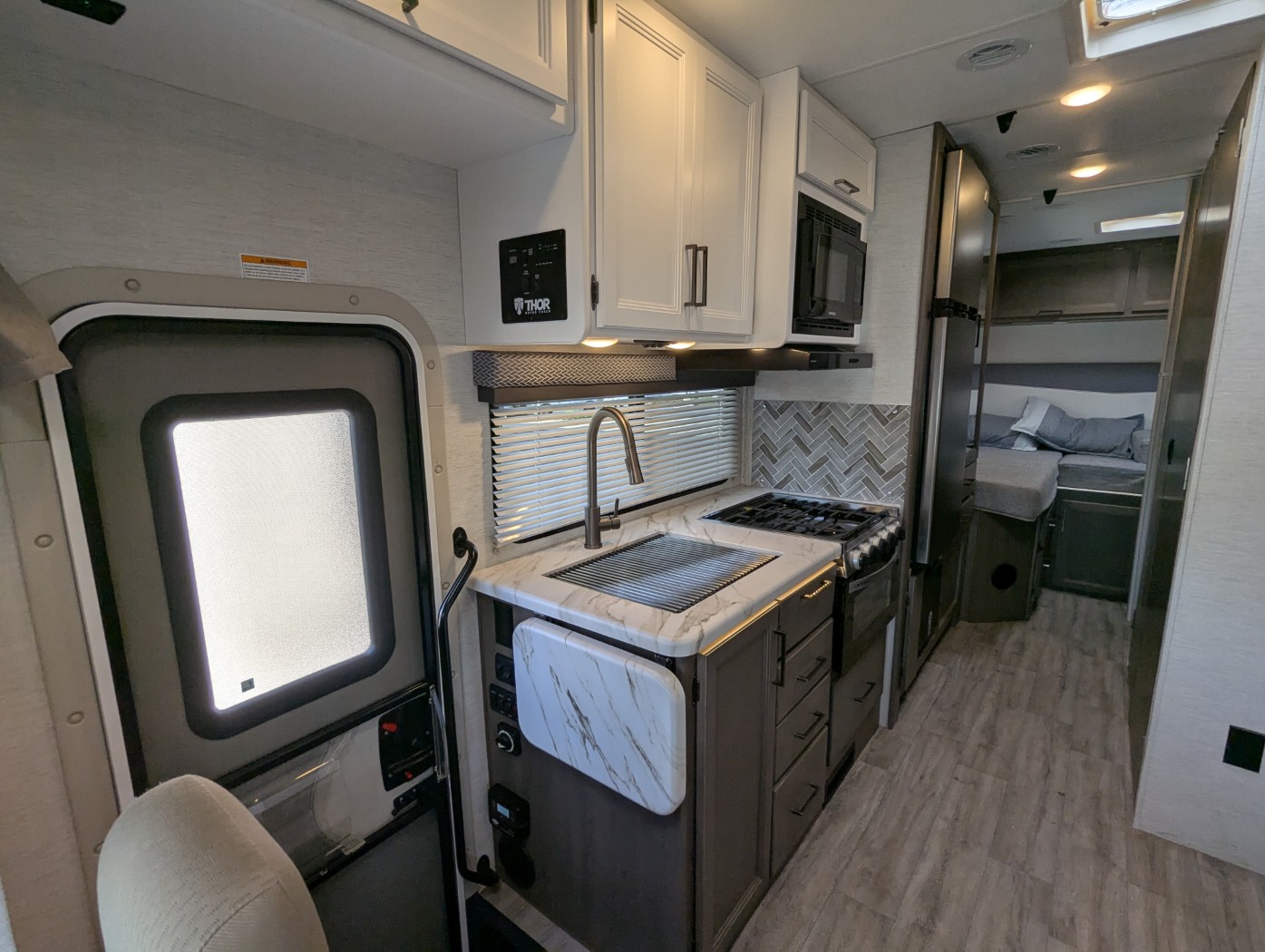 2025 Thor Motor Coach Four Winds 25V - Image 14