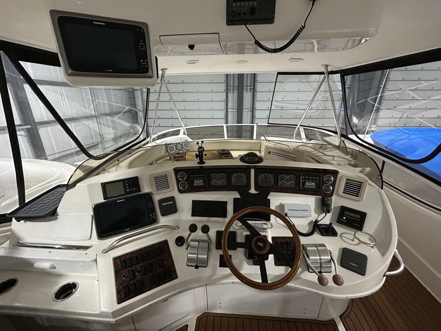 1999 Sea Ray 560 Sedan Bridge - Image 14