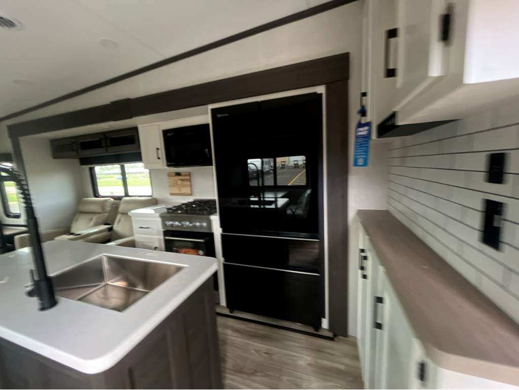 2026 VENTURE RV SPORTTREK 363VFR - Image 24