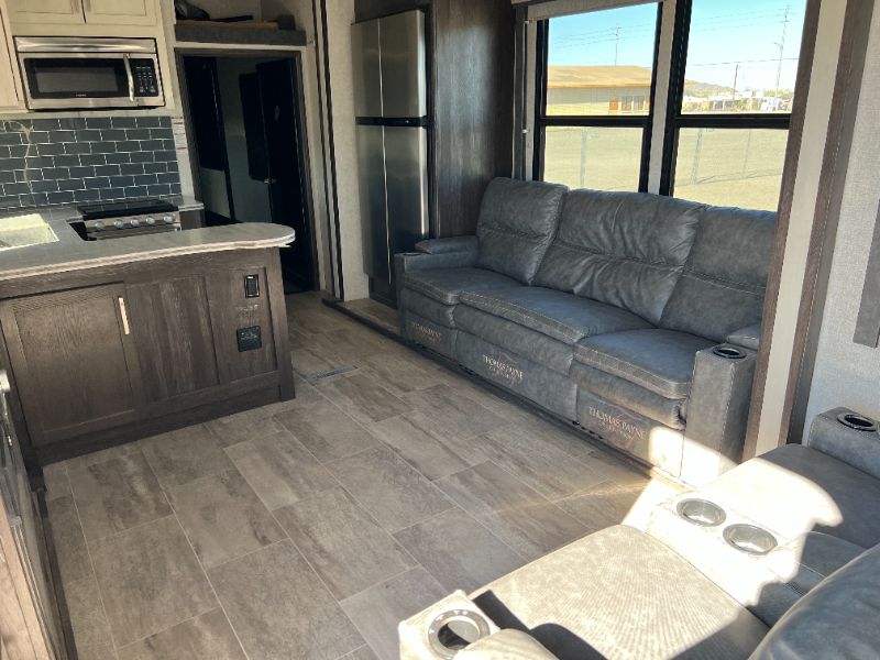 2019 Keystone Raptor 423 - Image 4