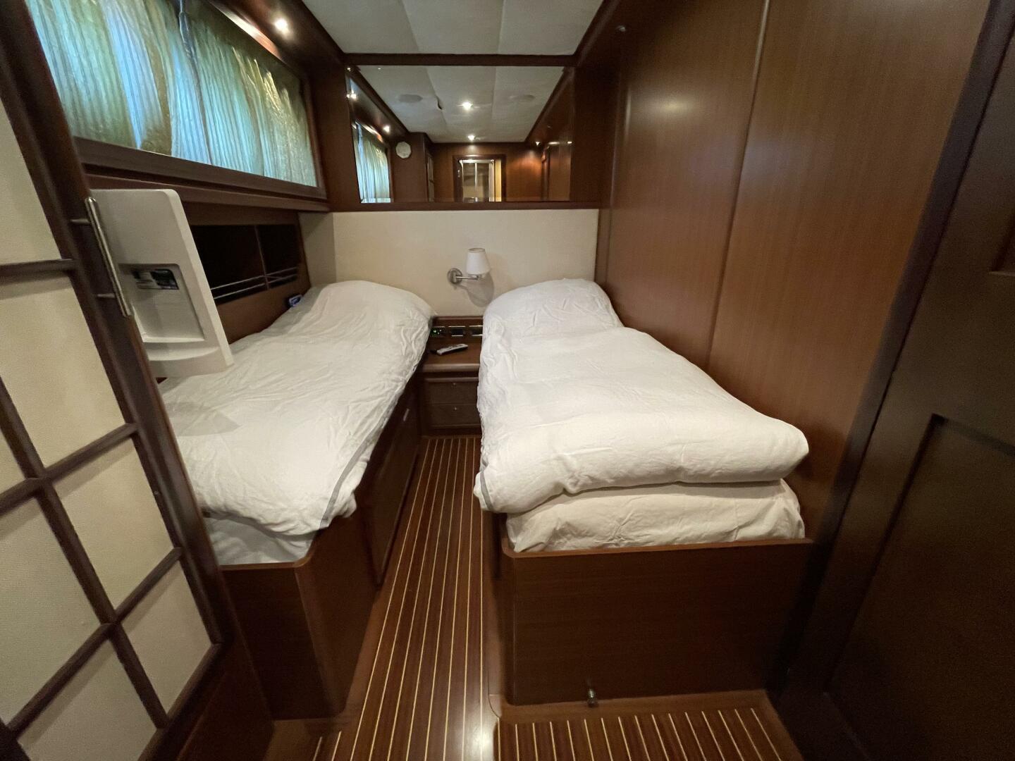 2006 Mochi Craft 74' Dolphin - Image 12
