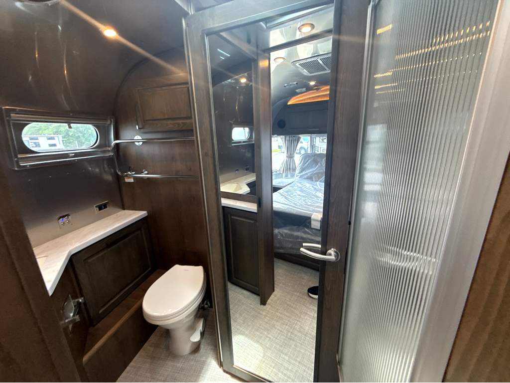 2026 AIRSTREAM CLASSIC 30RBQ - Image 29