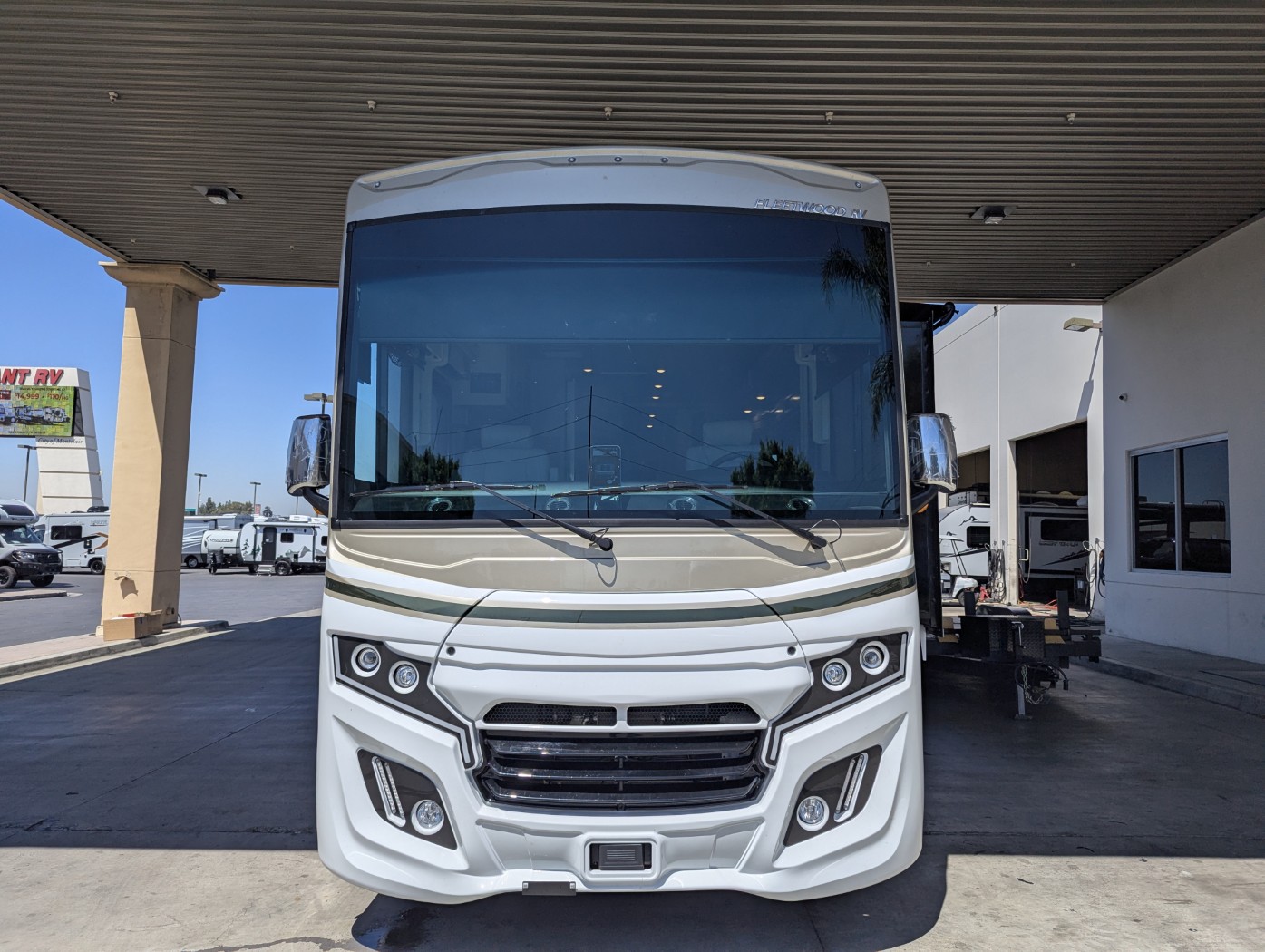 2026 Fleetwood Bounder 33C - Image 2