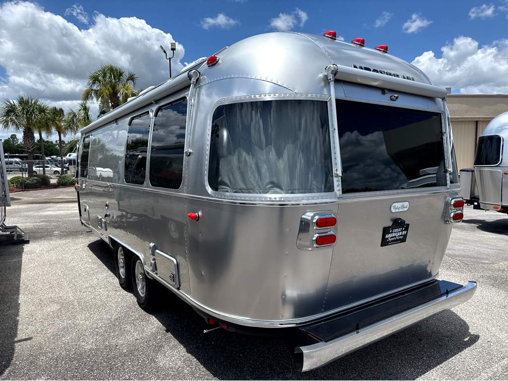 2027 AIRSTREAM FLYING CLOUD 25FBT - Image 3