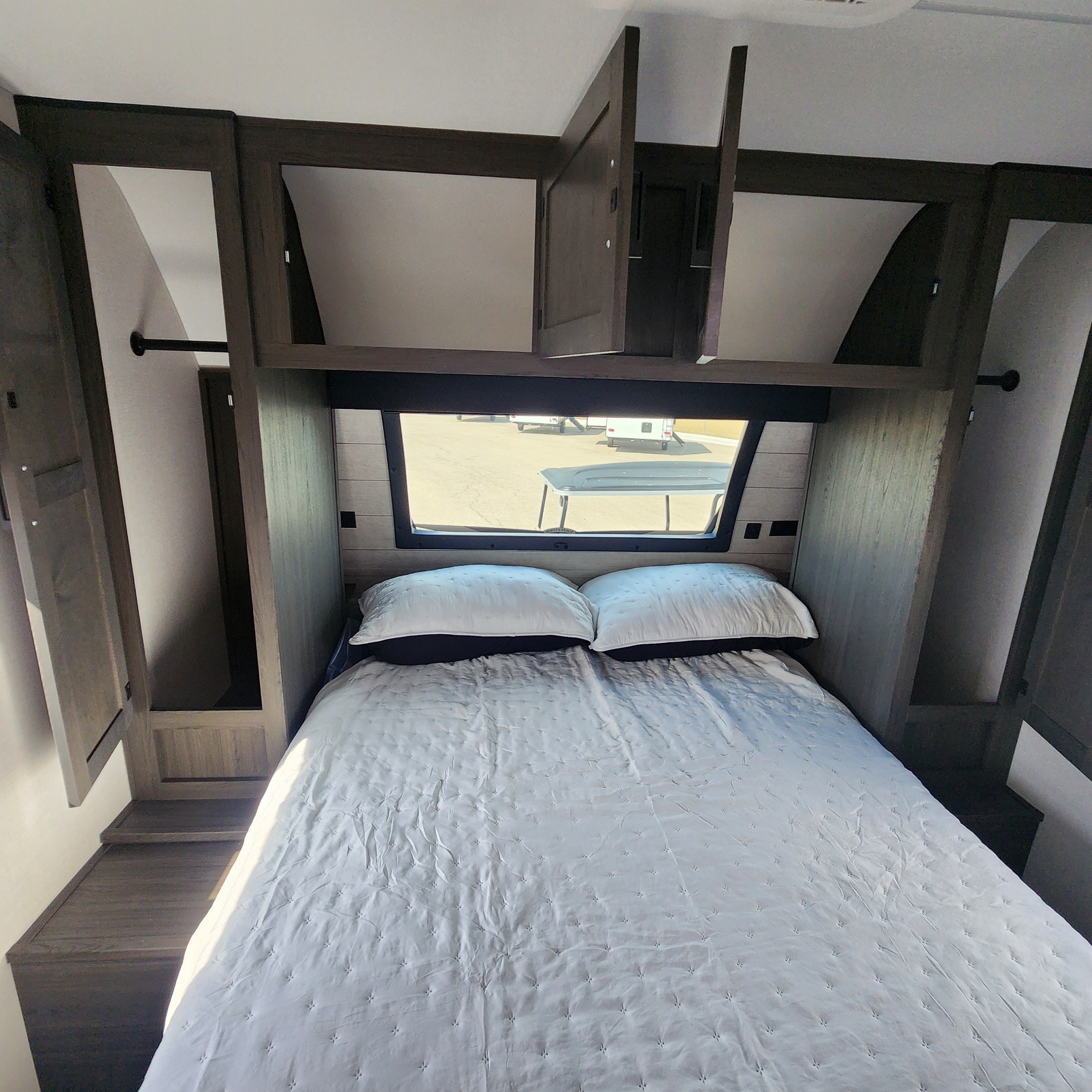 2026 VENTURE RV SPORTTREK 327VIK - Image 33