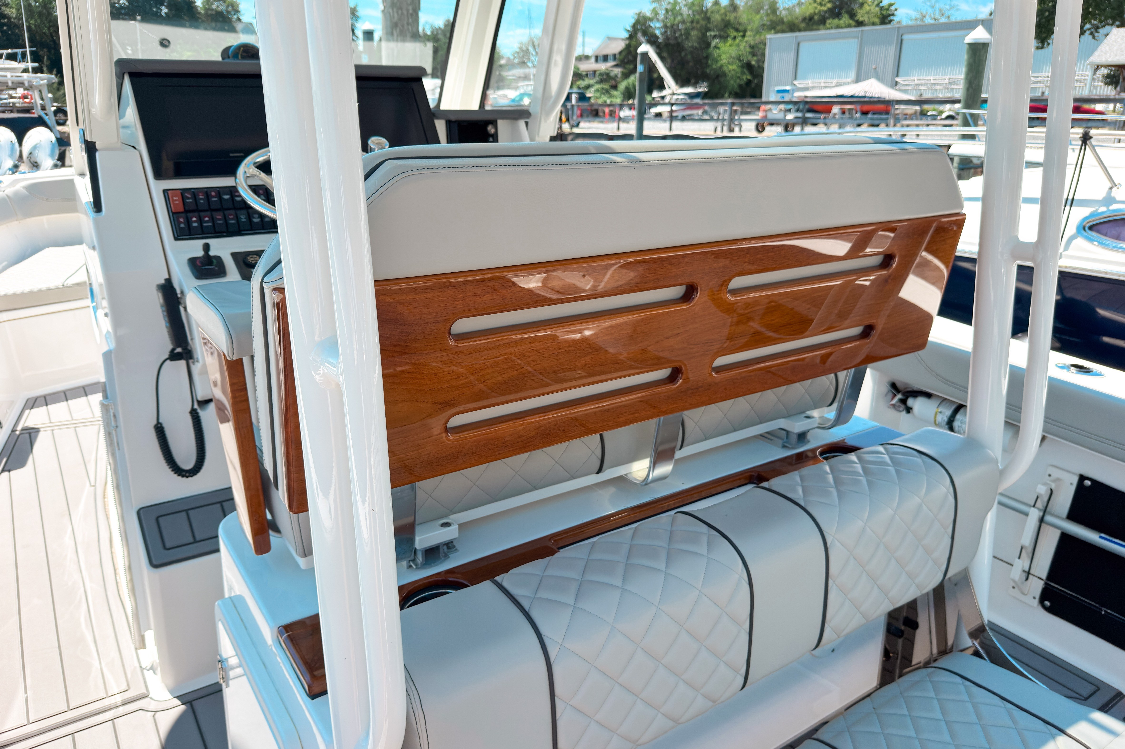 2022 PURSUIT S 288 Sport Base - Image 8