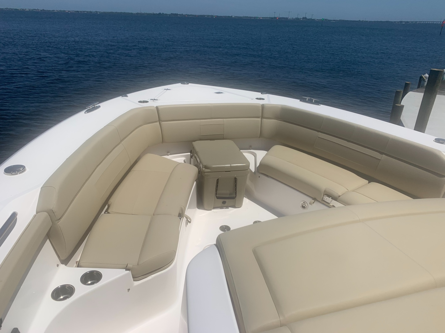 2017 Pursuit S 408 - Image 10