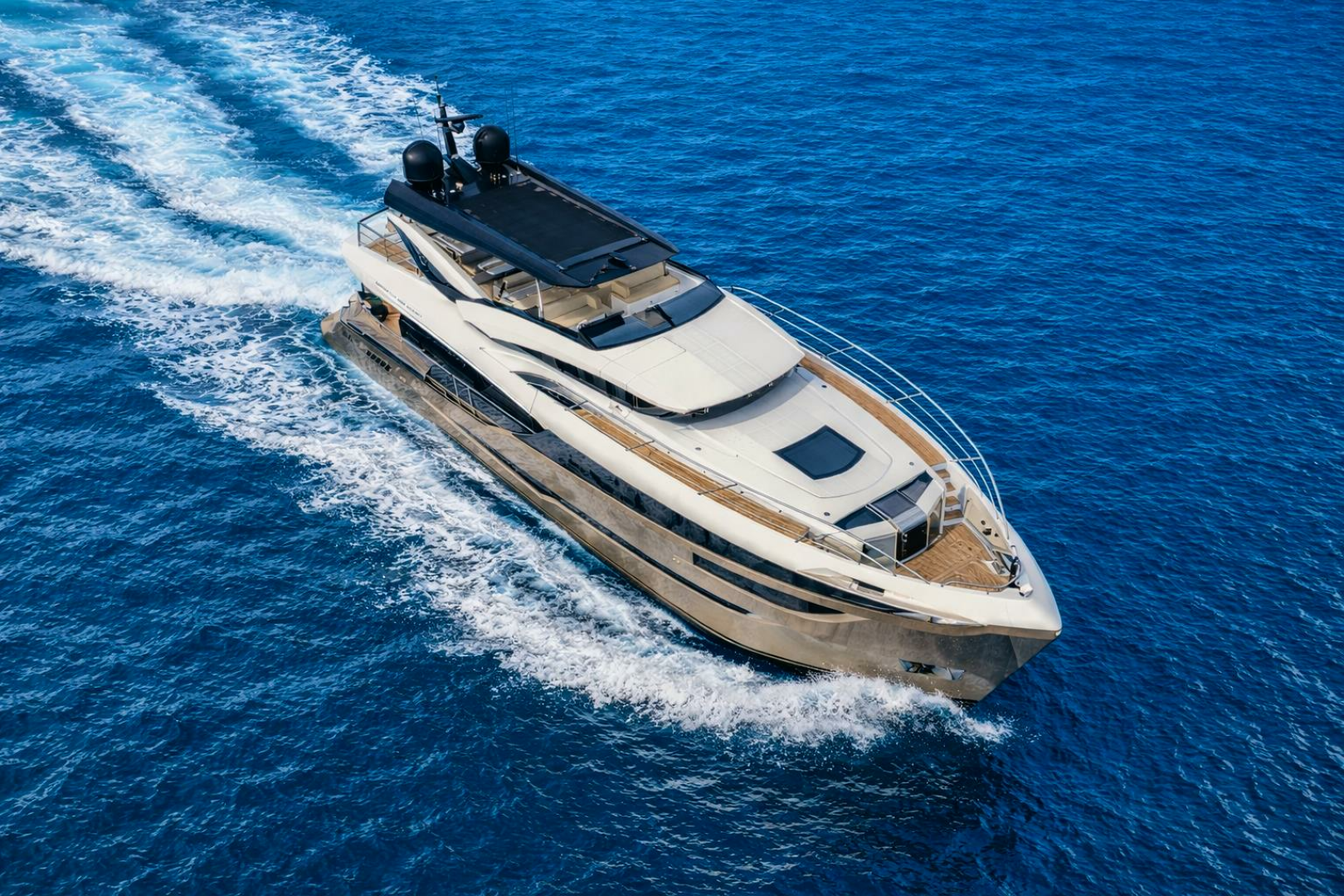 2018 Dominator Yachts Dominator Ilumen Base - Image 2