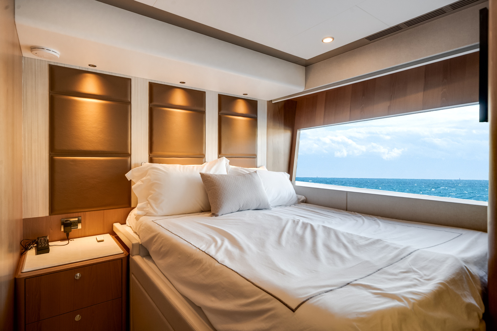 2025 Ocean Alexander 28L - Image 43