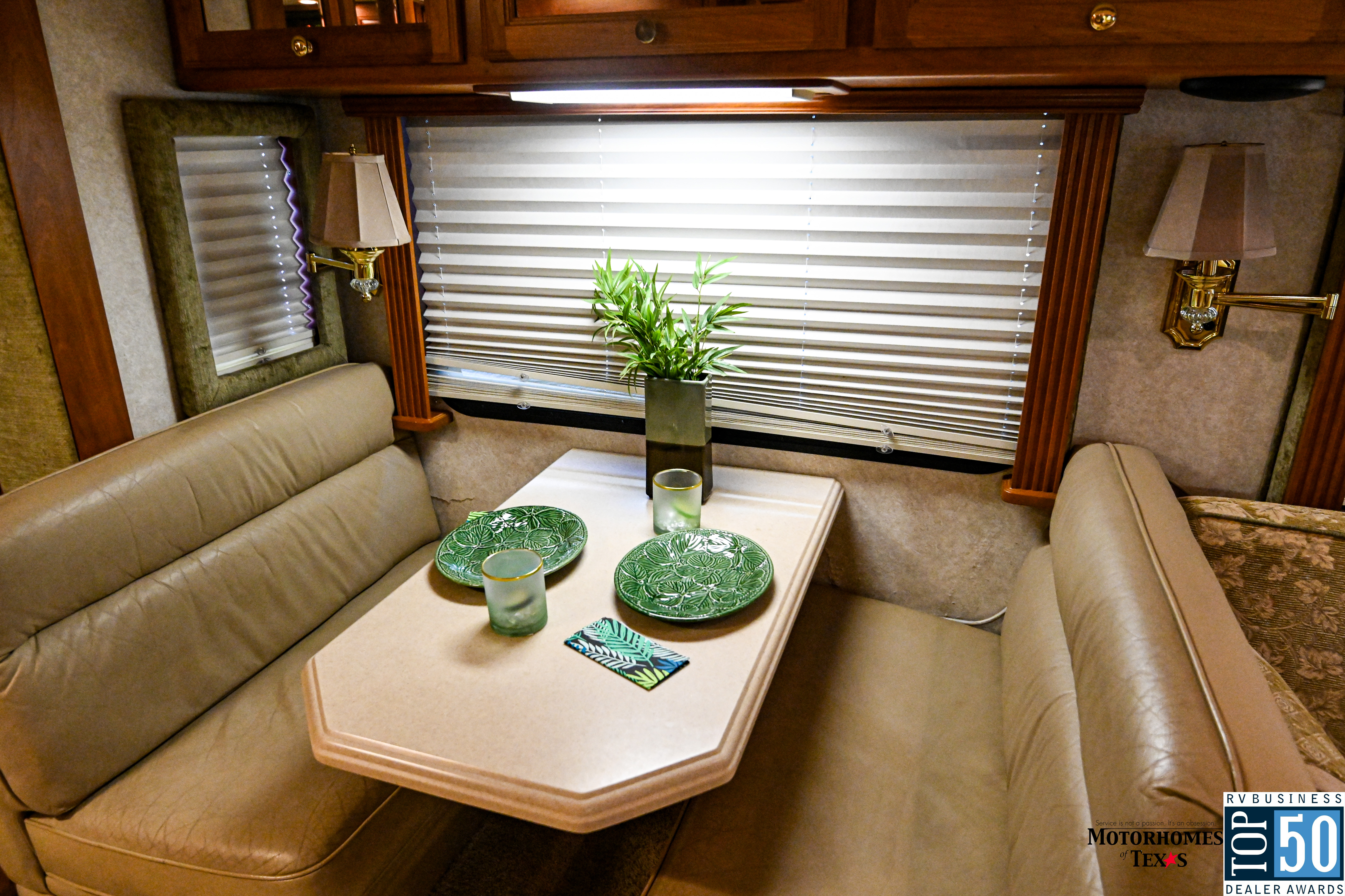 2004 Foretravel U295 3610 WTFS - interior 5