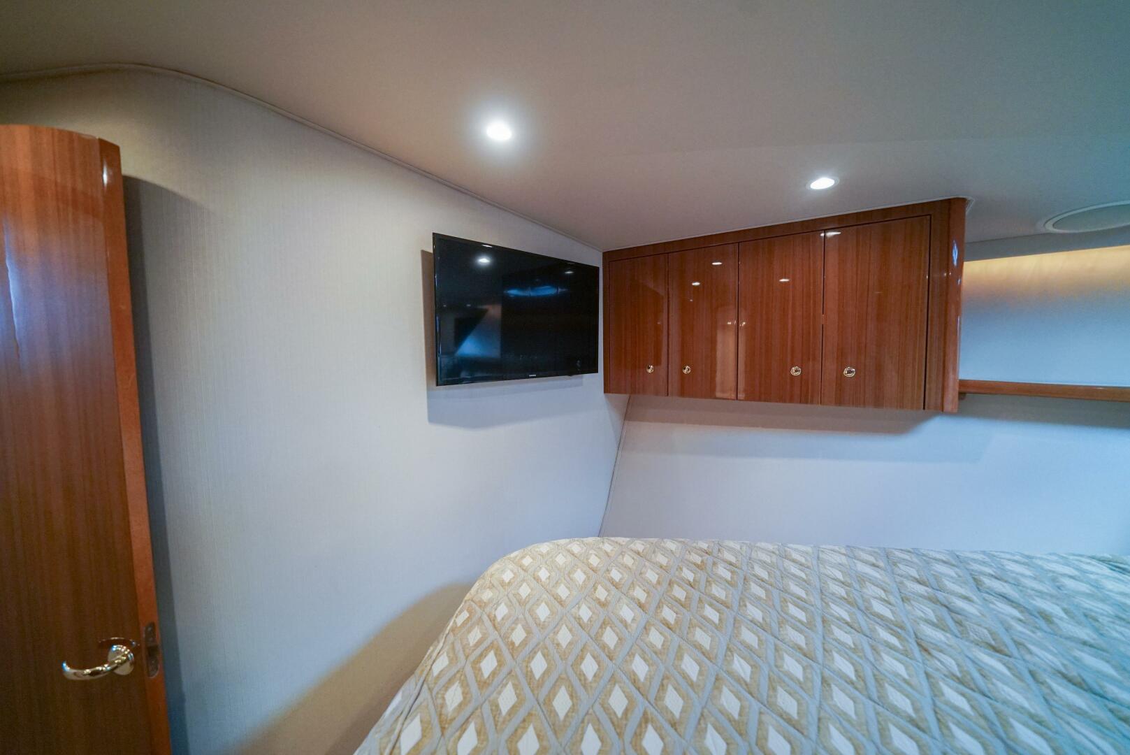2007 Viking 45 Convertible - Image 15