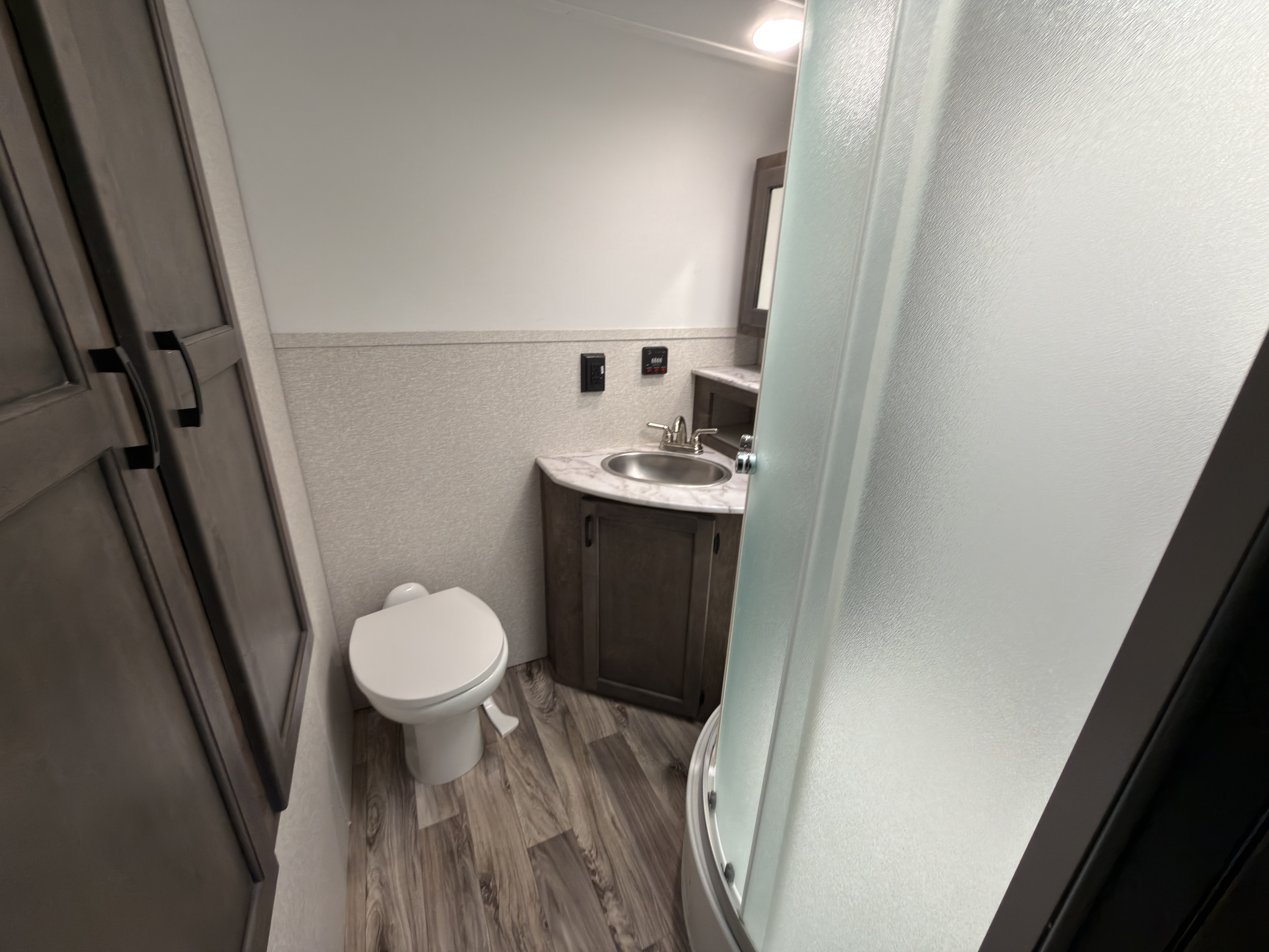 2022 Venture RV Sonic SN220VRB - Image 15