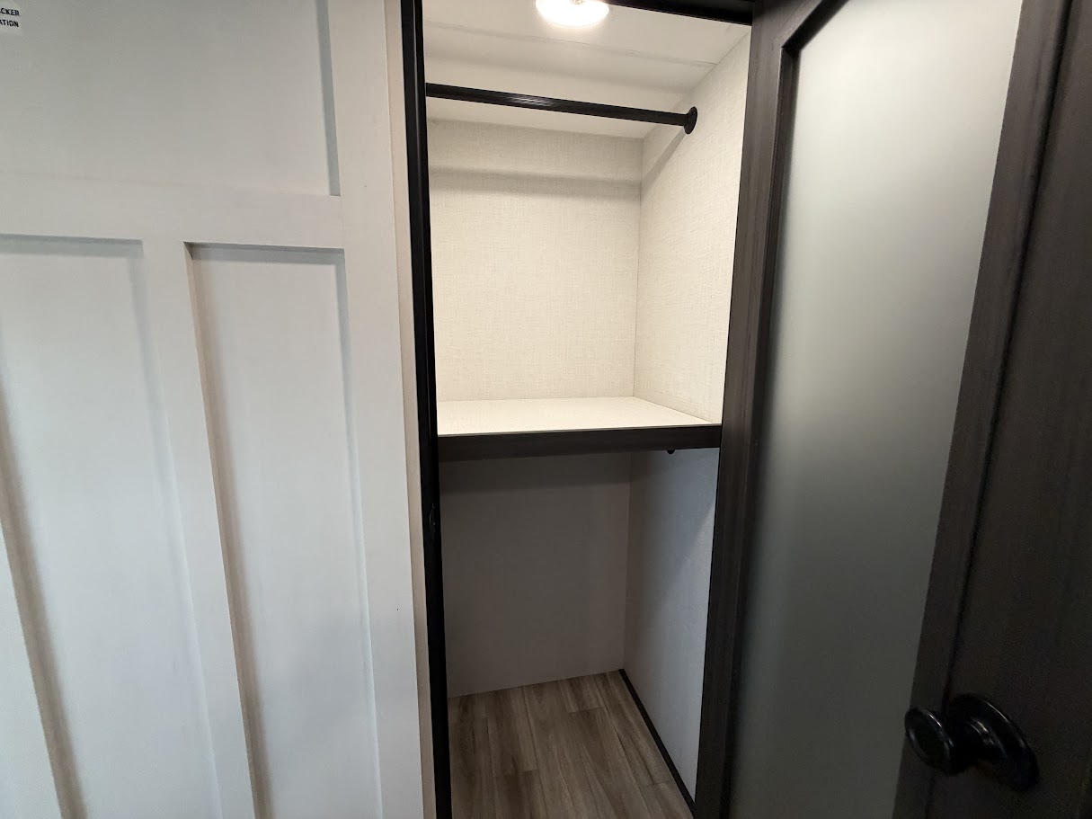 2027 VENTURE RV SPORTTREK 303VIK - Image 27