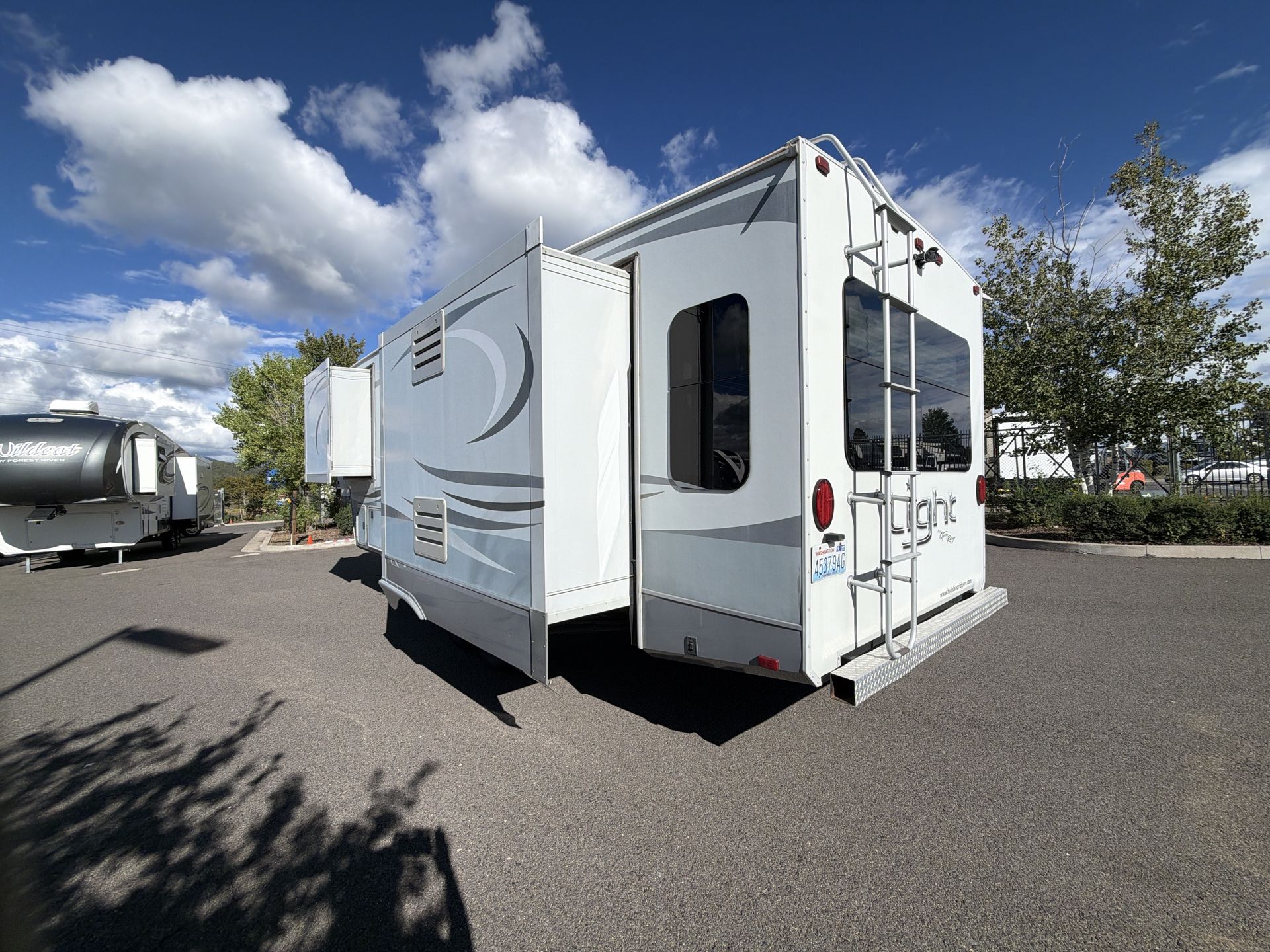2016 Highland Ridge Light LF297RLS - Image 28