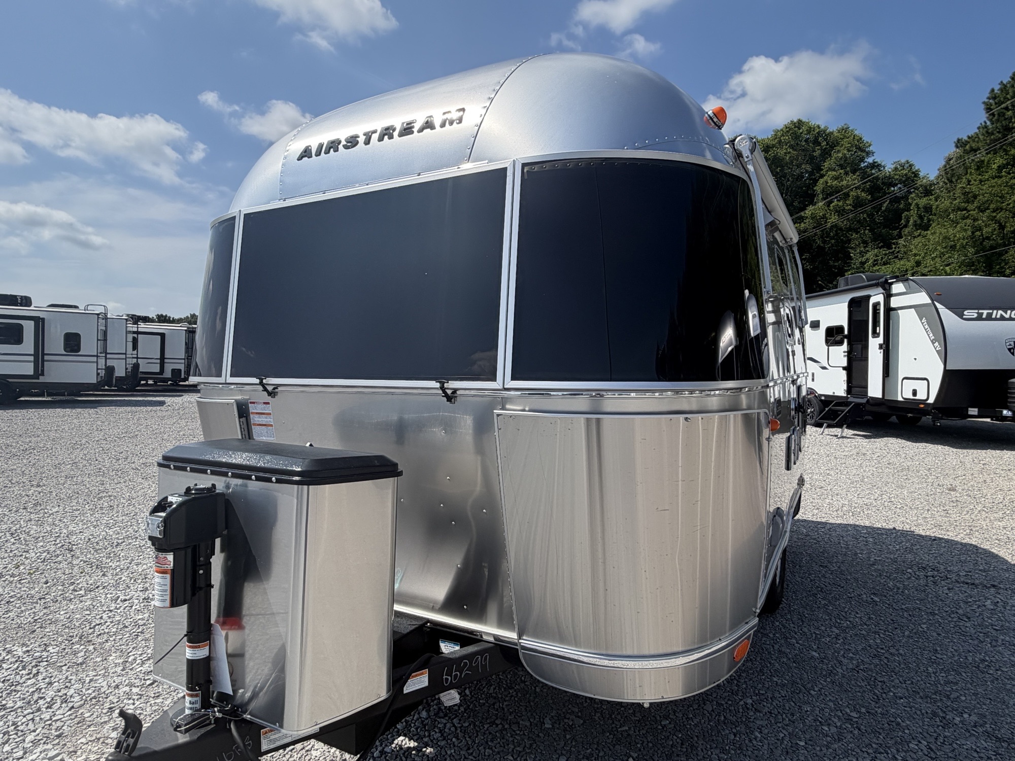 2027 AIRSTREAM CARAVEL 16RB - Image 15