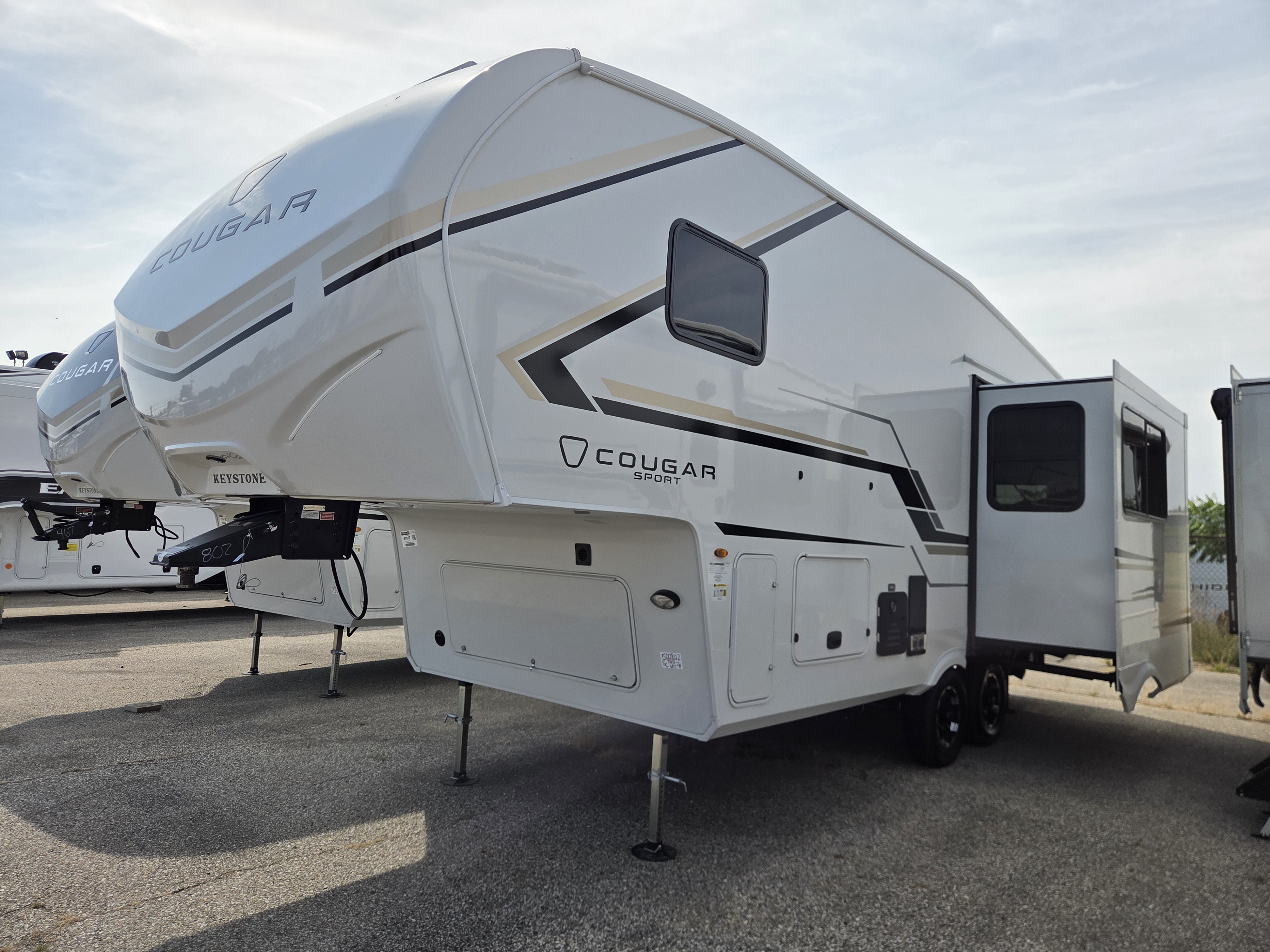 2027 Keystone Cougar Sport 2100ML - Image 4