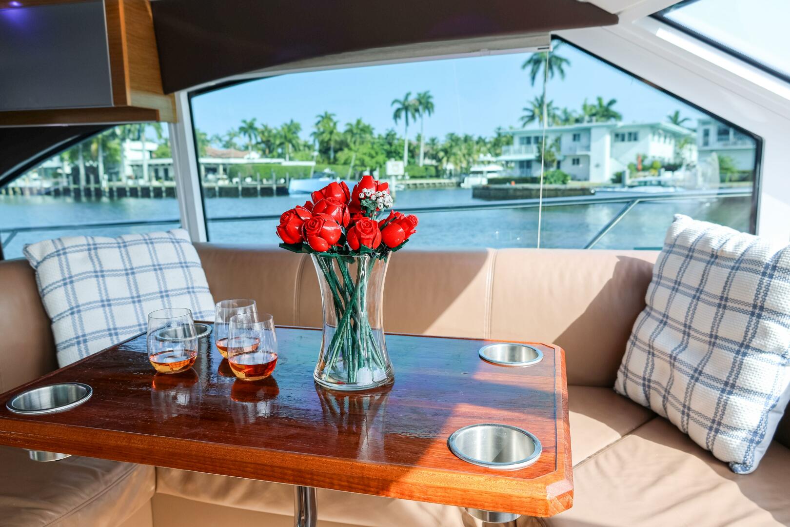 2014 Cruisers Yachts 45 Cantius - Image 50