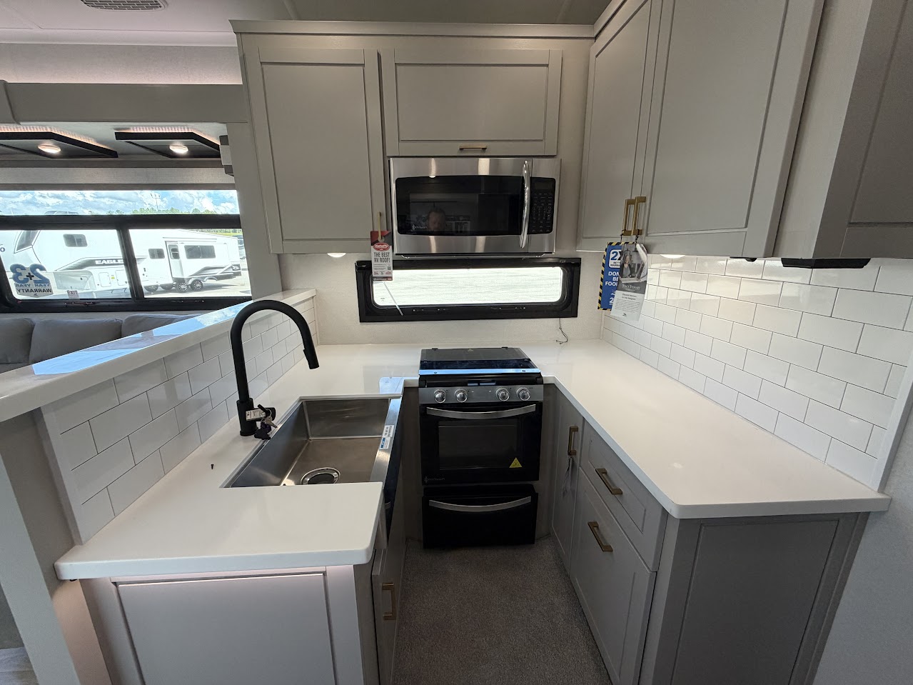 2027 JAYCO NORTH POINT 391TBBH - Image 22