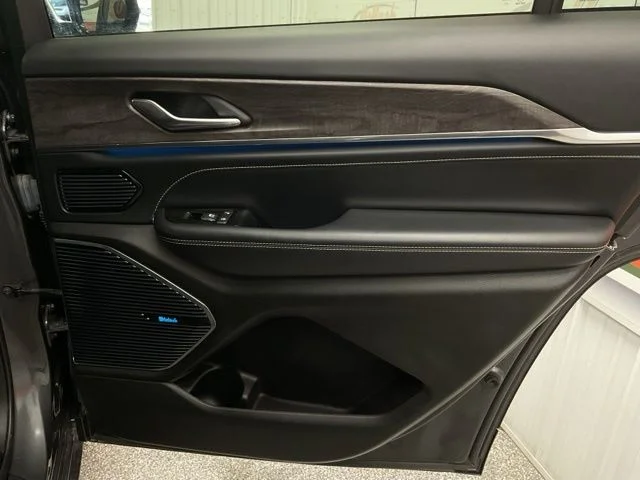 2022 Jeep Grand-Cherokee-L Laredo Altitude 4x4 - Image 18