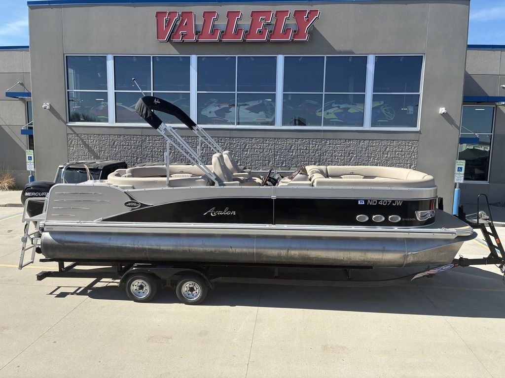 2014 Avalon C SERIES WIND JAMMER 24 - Image 1